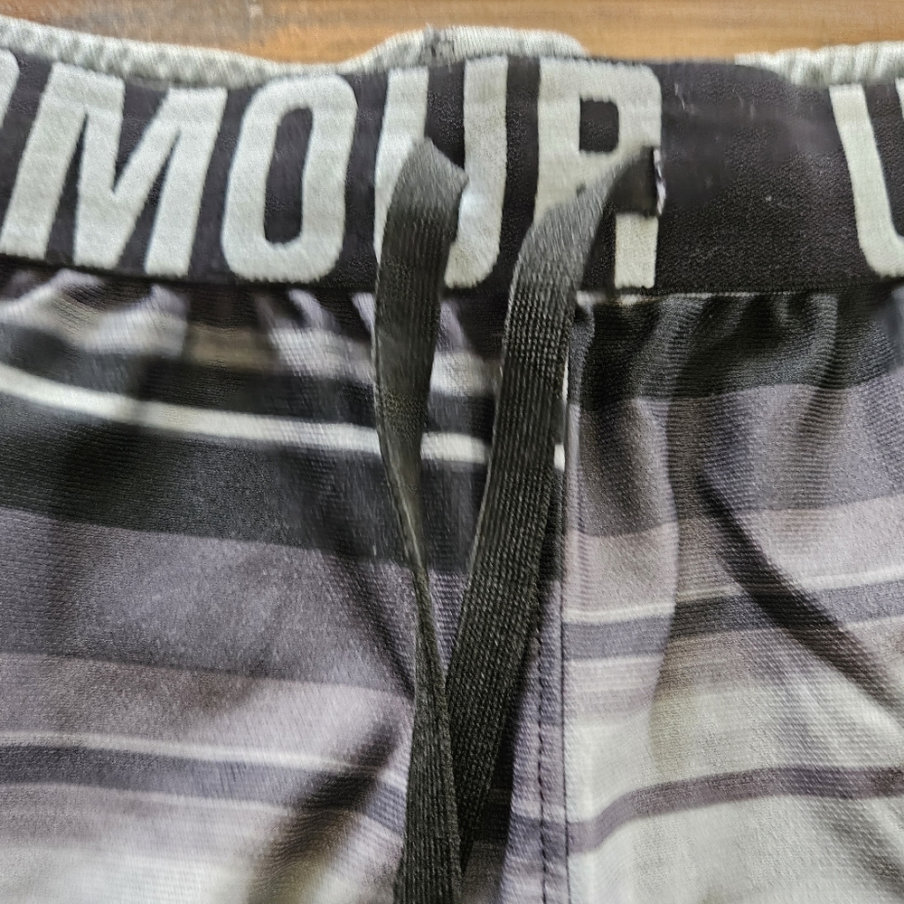 Under Armour Athletic Short size Medium - Picture 3 of 4